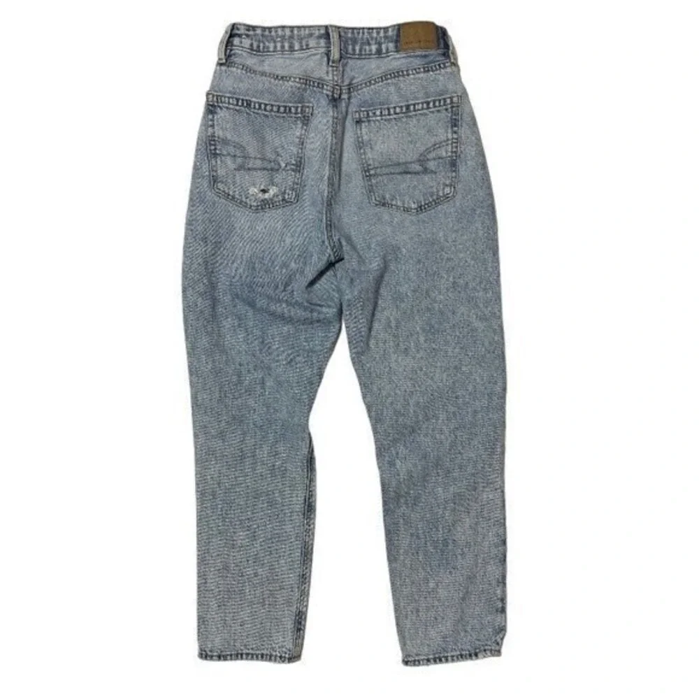 American Eagle Mom Straight Jeans Womens 2 Light Wash Distressed High Rise Denim